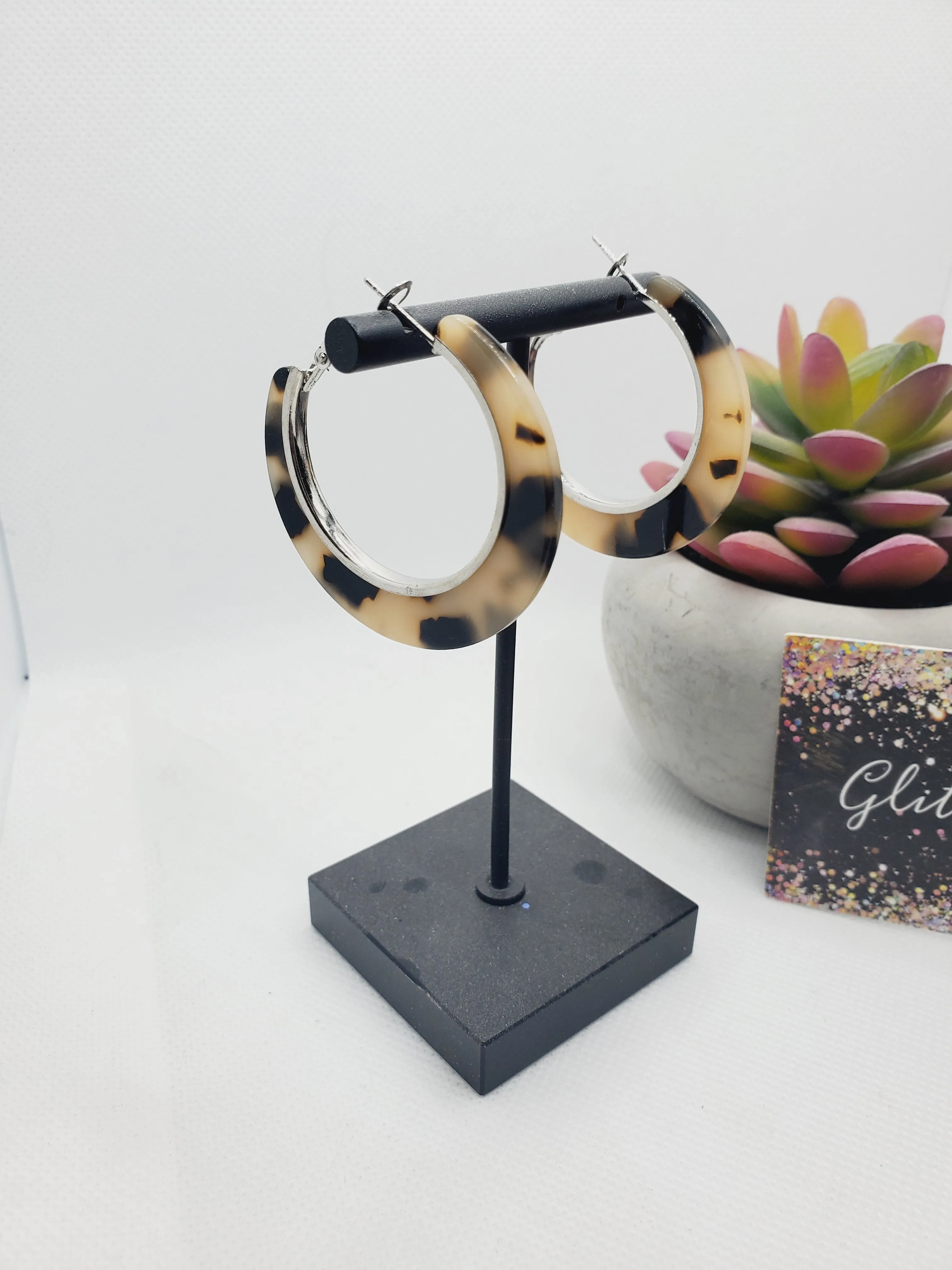 1333 Resin Hoop Dangle Earrings