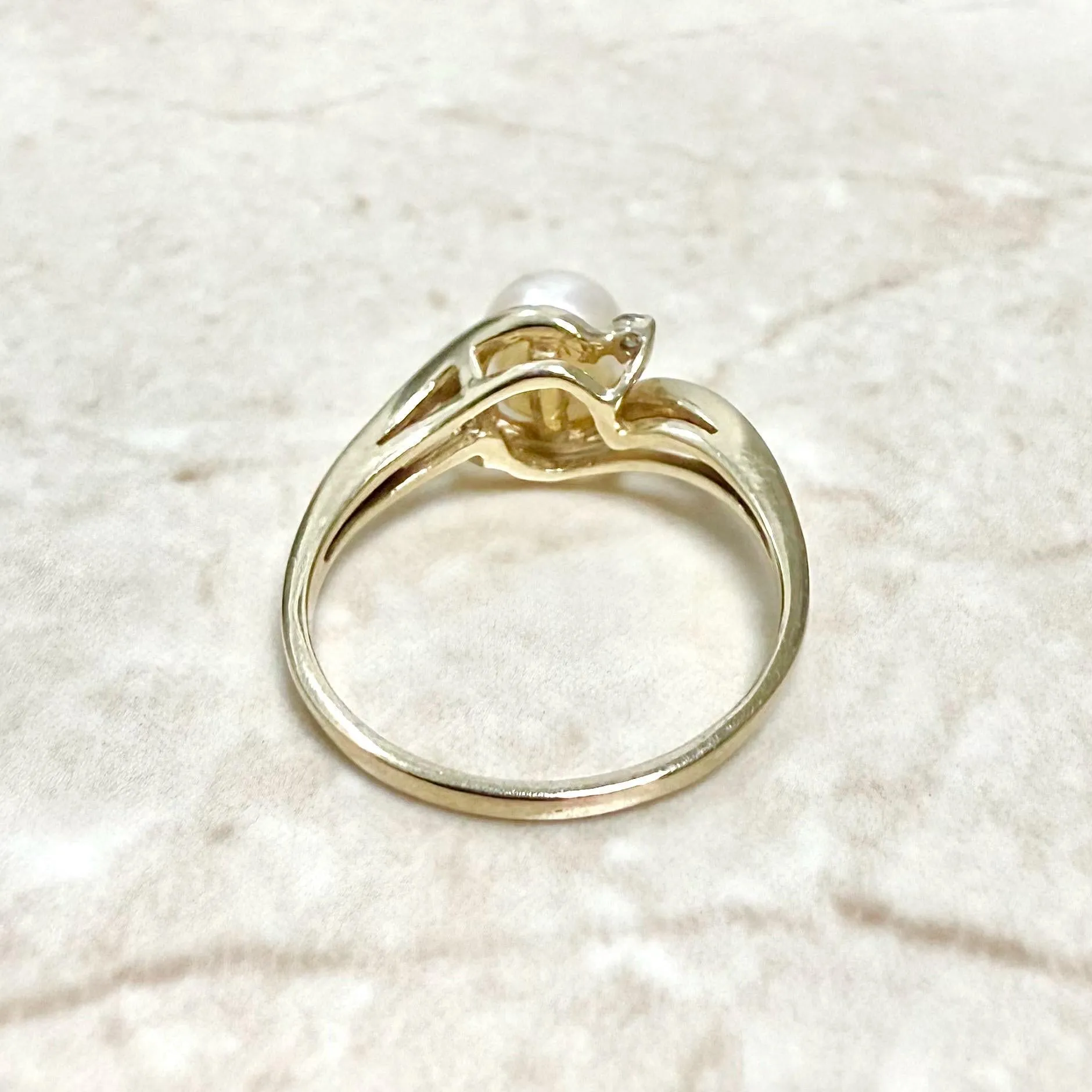14 Karat White Gold Diamond & Pearl Solitaire Ring