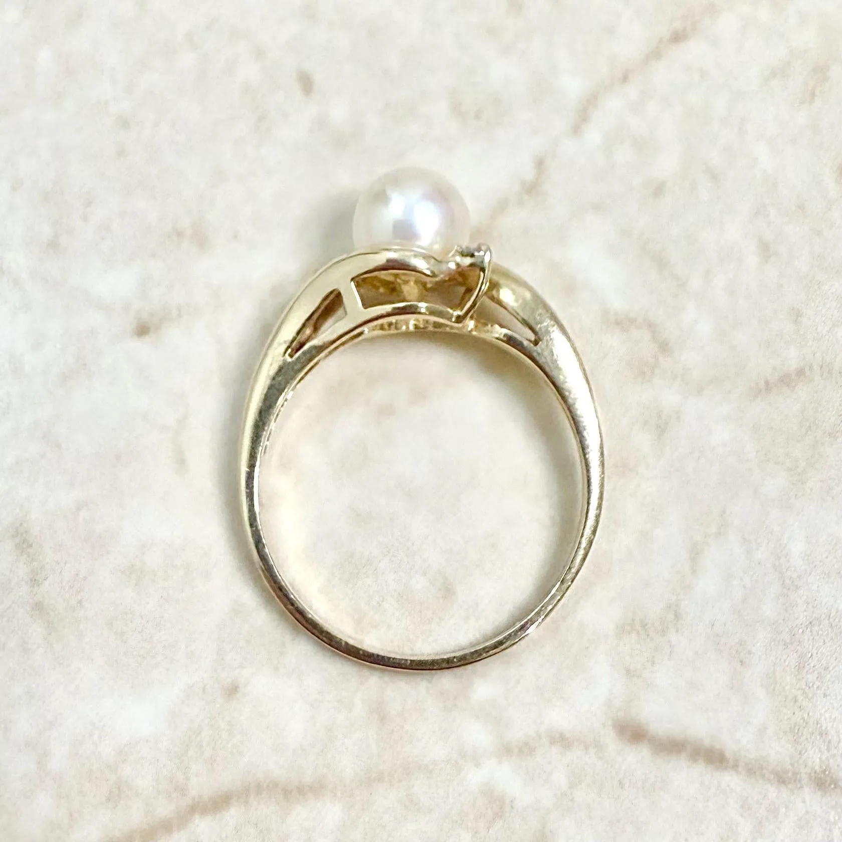 14 Karat White Gold Diamond & Pearl Solitaire Ring