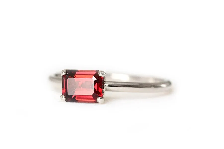 Bella Garnet Ring