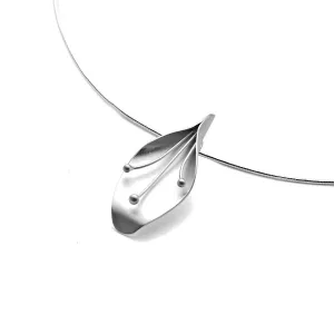 Calalilly Pendant Necklace