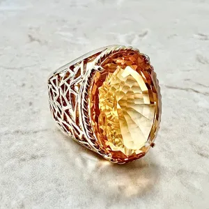 Chunky Vintage 14 Karat Yellow Gold 20 Carats Oval Citrine Ring