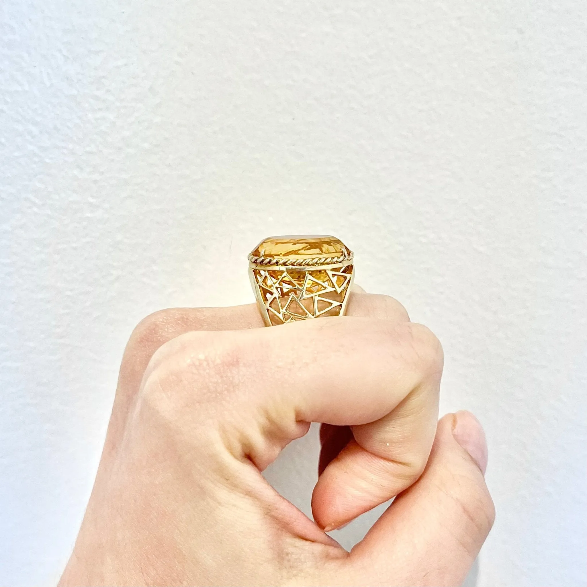 Chunky Vintage 14 Karat Yellow Gold 20 Carats Oval Citrine Ring