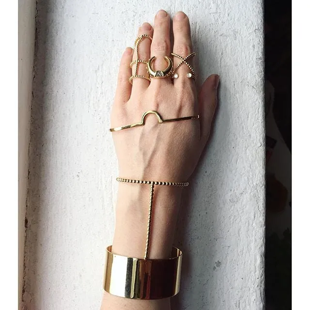 Cleft Palm Cuff in Gold