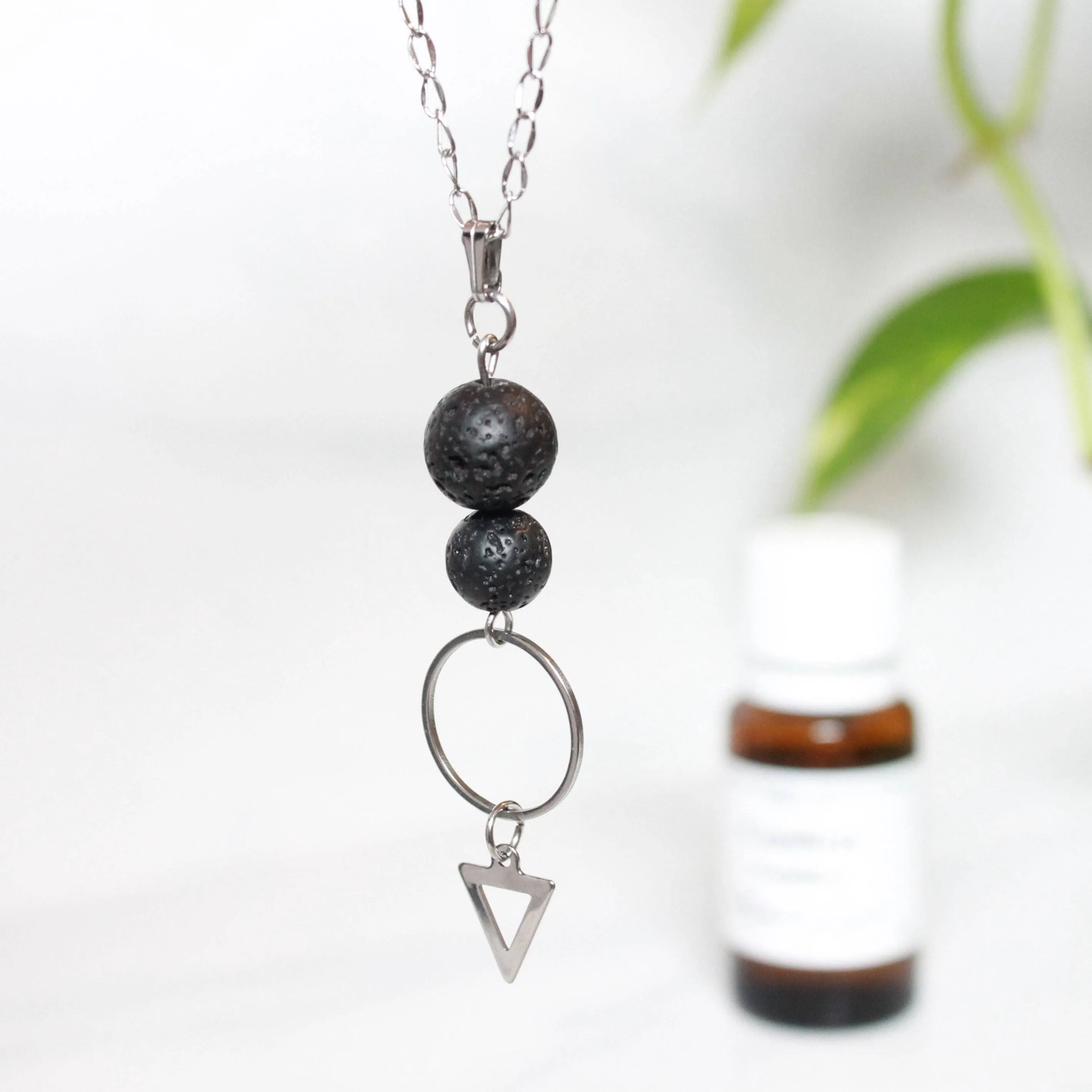 Collier délicat pour femmes, diffuseur d'huiles essentielles, avec pierres de lave et acier inoxydable