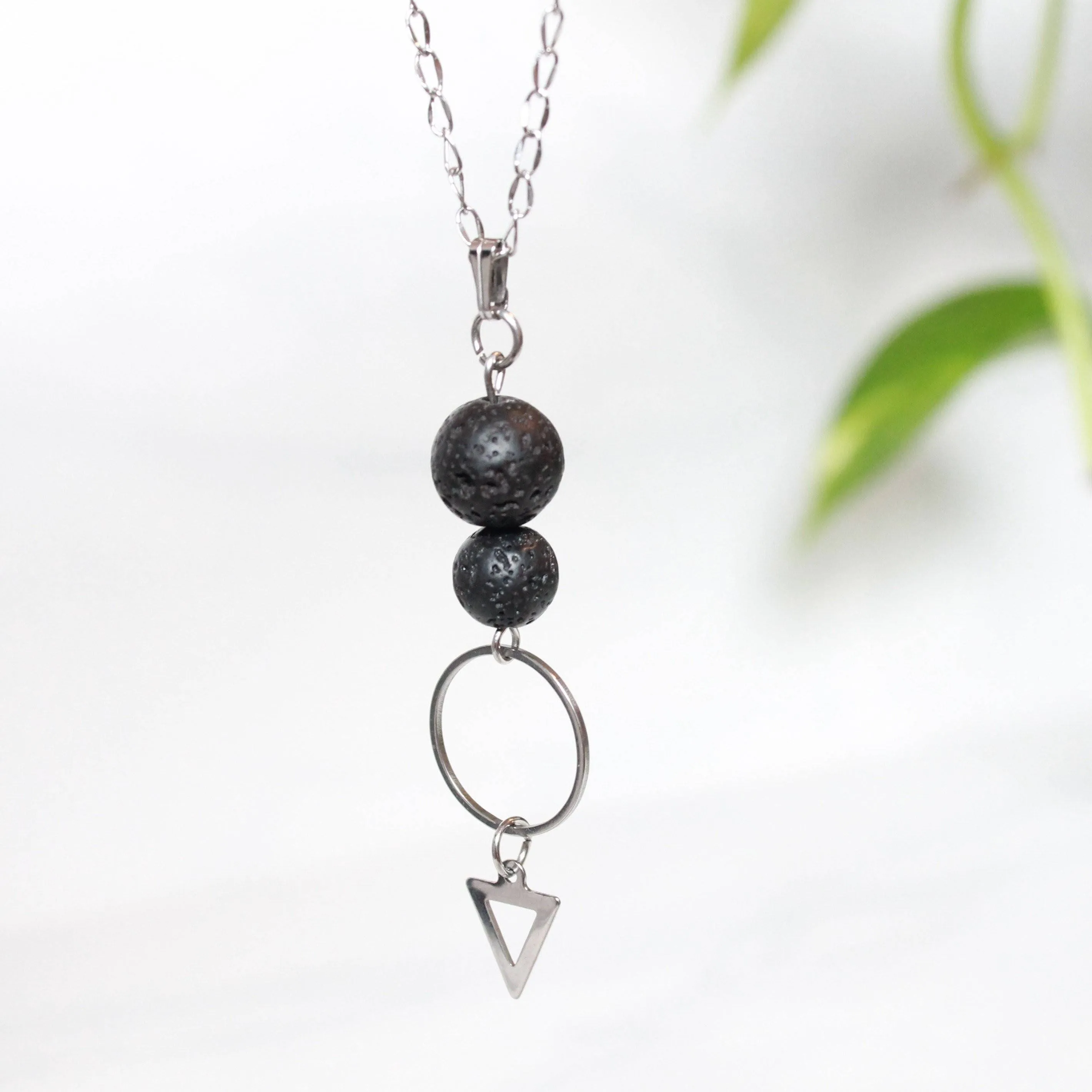 Collier délicat pour femmes, diffuseur d'huiles essentielles, avec pierres de lave et acier inoxydable
