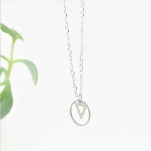 Collier minimaliste pour femmes en acier inoxydable avec formes géométriques