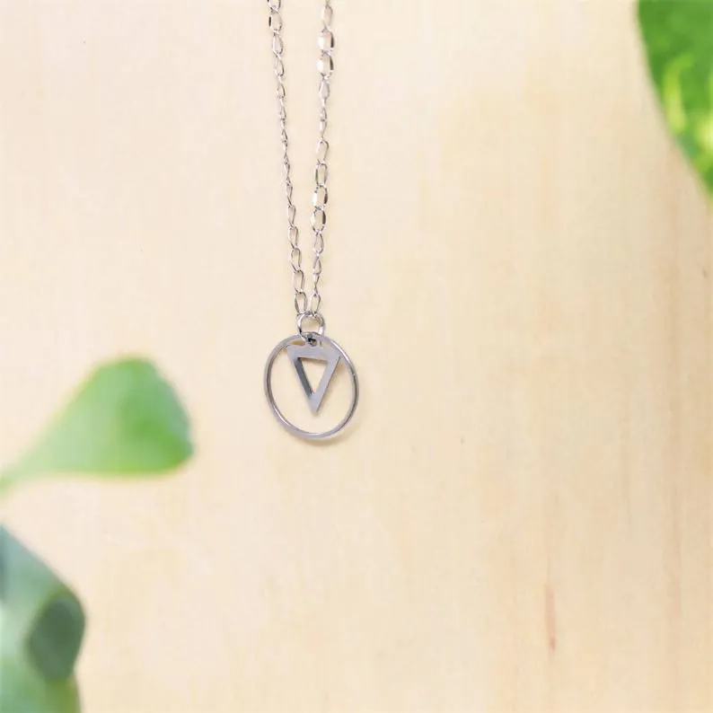 Collier minimaliste pour femmes en acier inoxydable avec formes géométriques