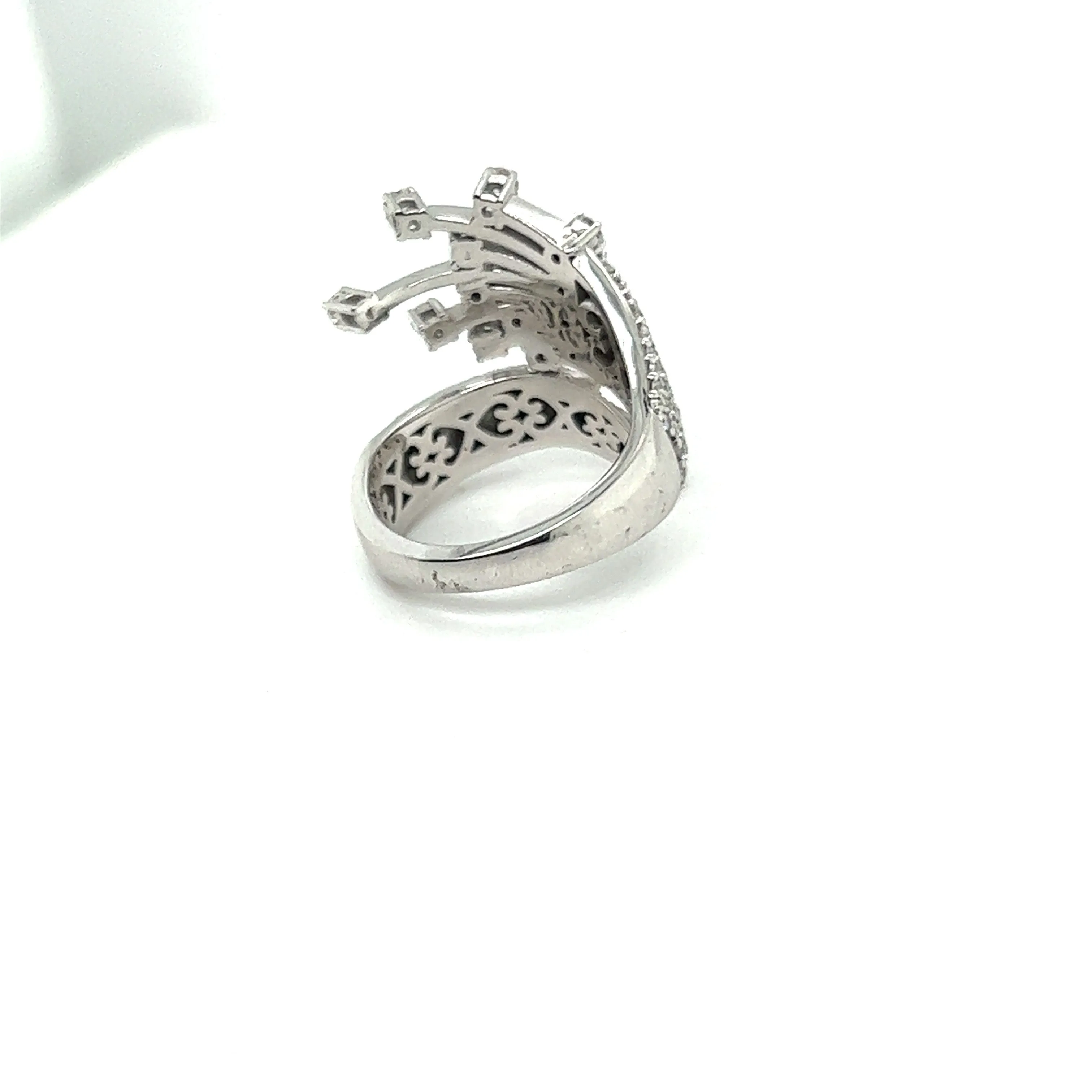 Diamond White Gold Melody Ring