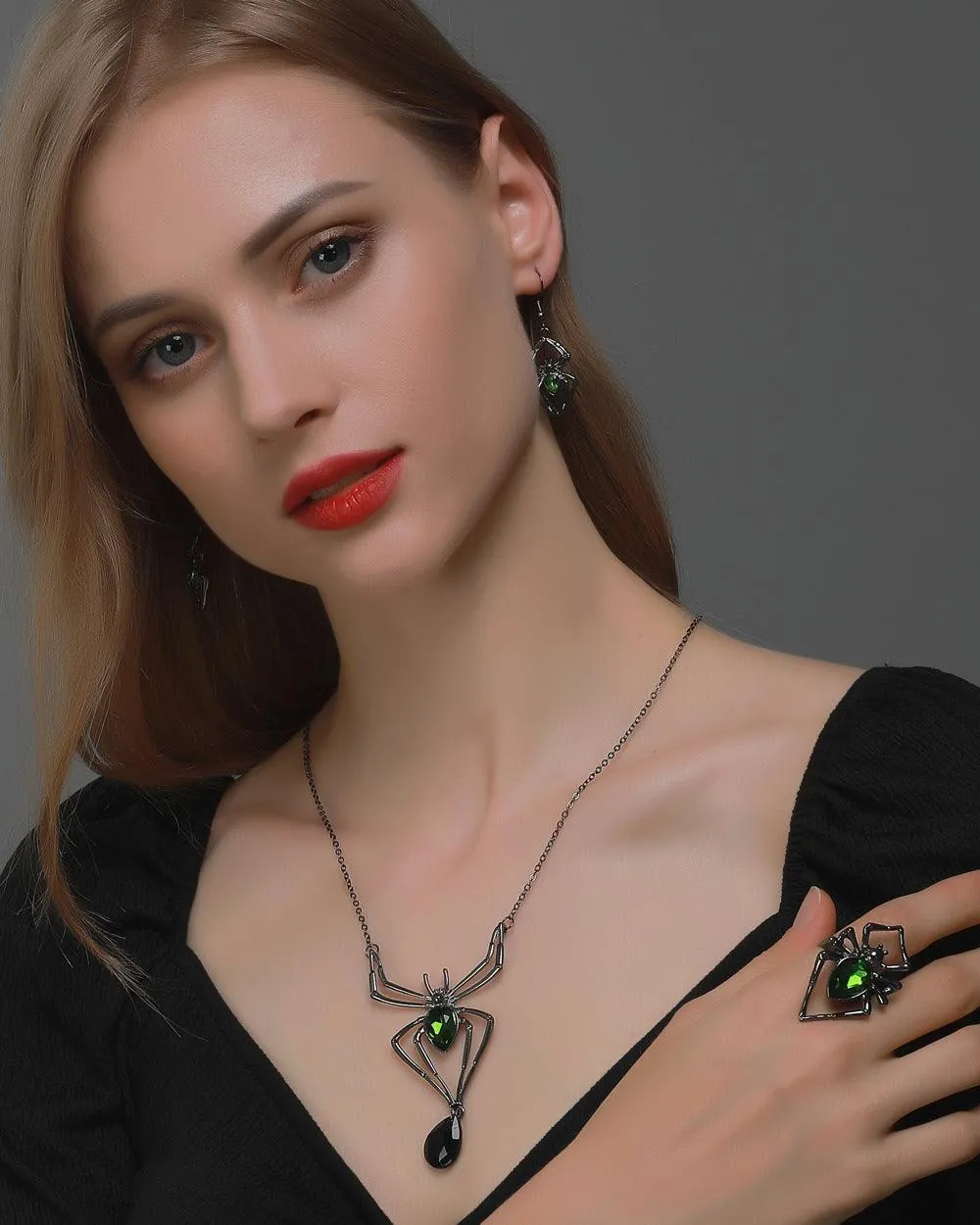Gothic Vintage Green Crystal Spider Pendant Necklace