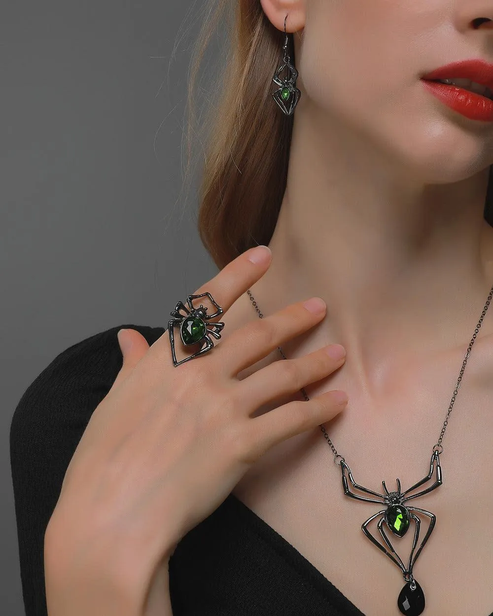 Gothic Vintage Green Crystal Spider Pendant Necklace