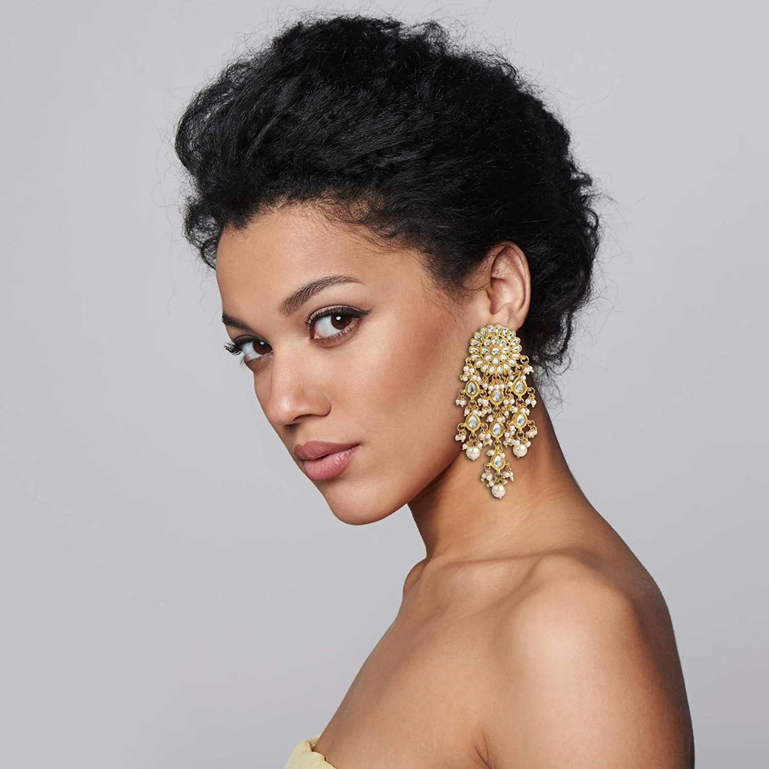 Karatcart GoldPlated Kundan Tassel Earrings With Maangtikka
