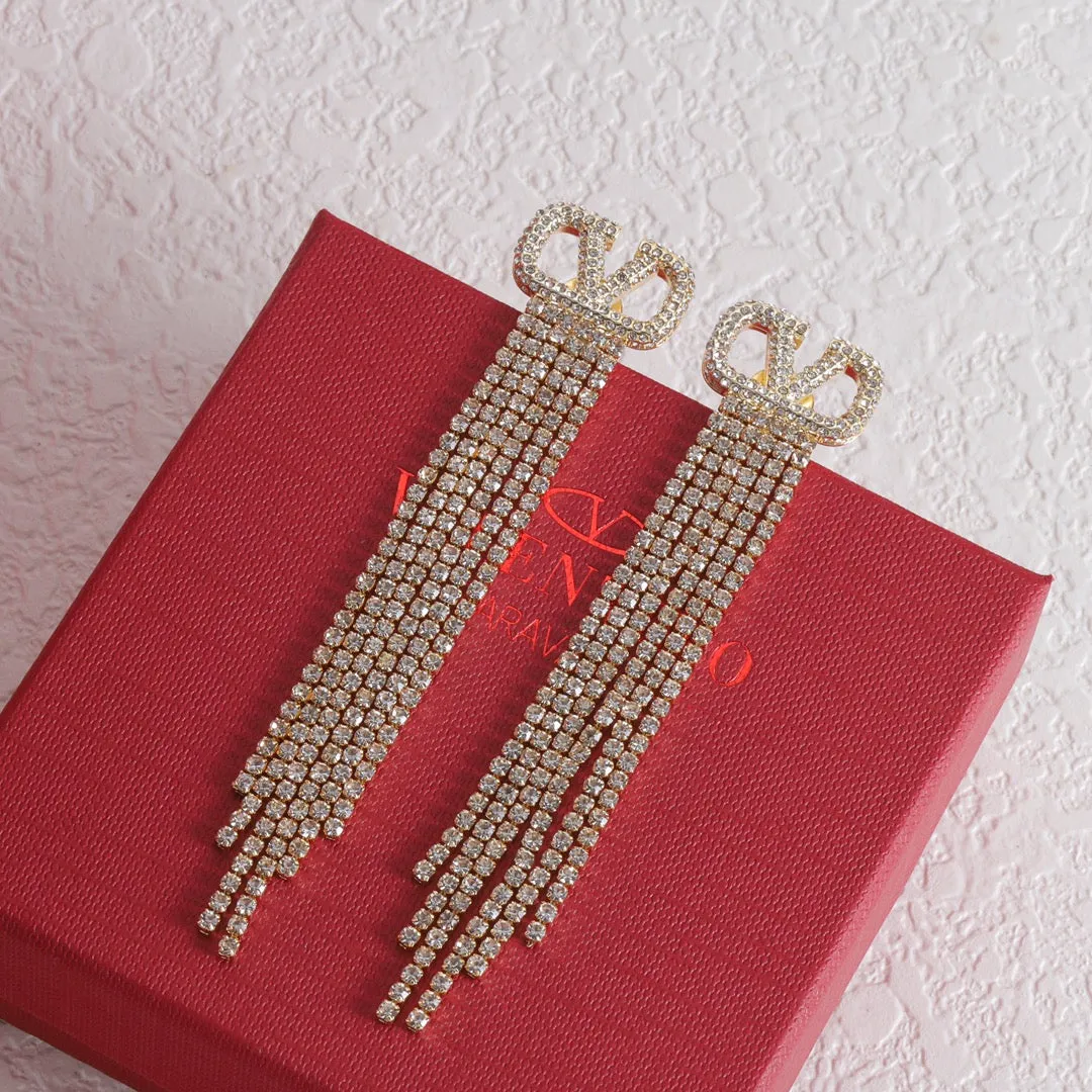Luxury V letter tassel earrings