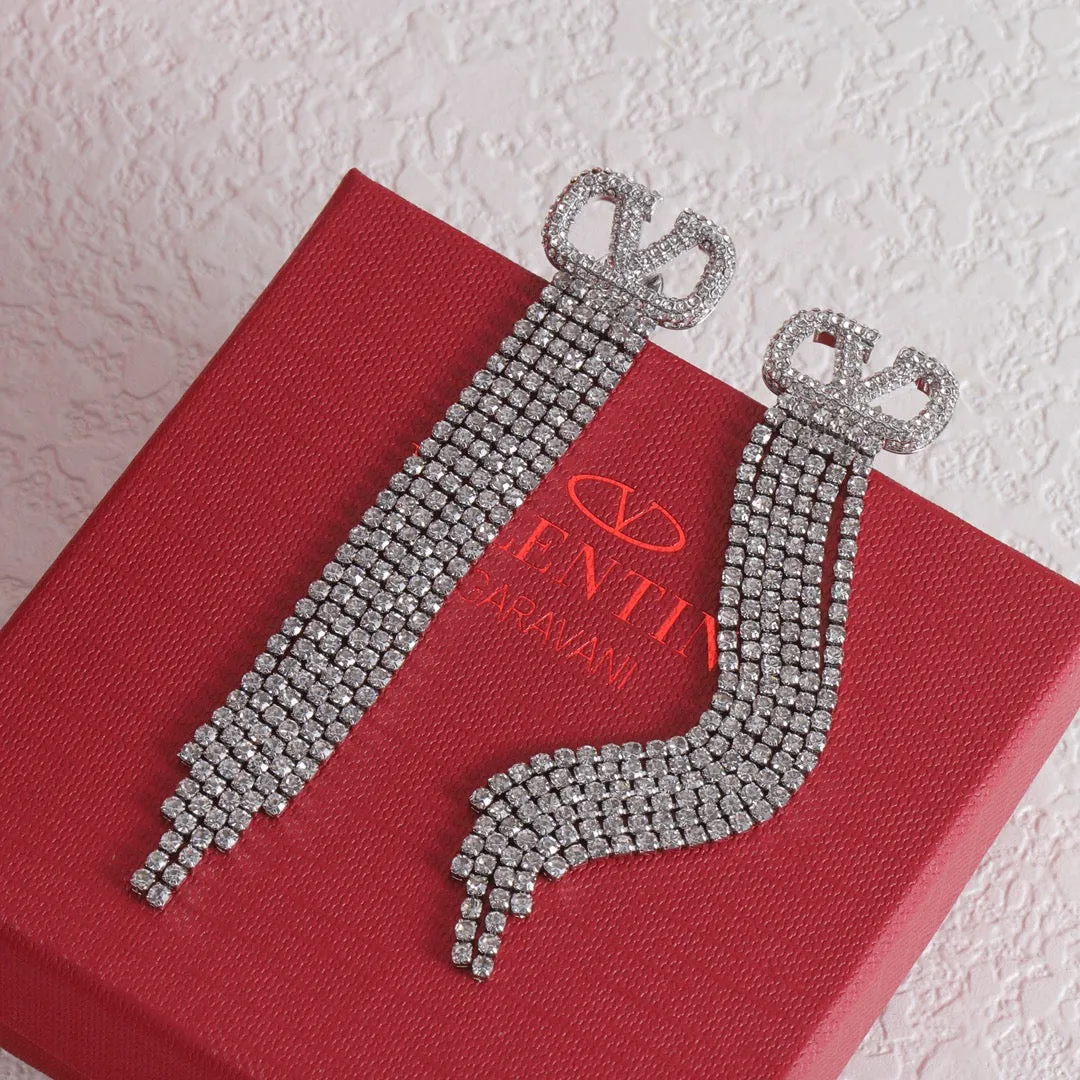 Luxury V letter tassel earrings