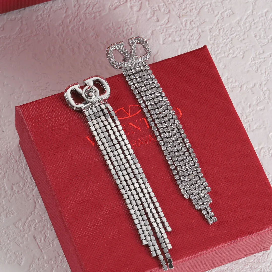 Luxury V letter tassel earrings