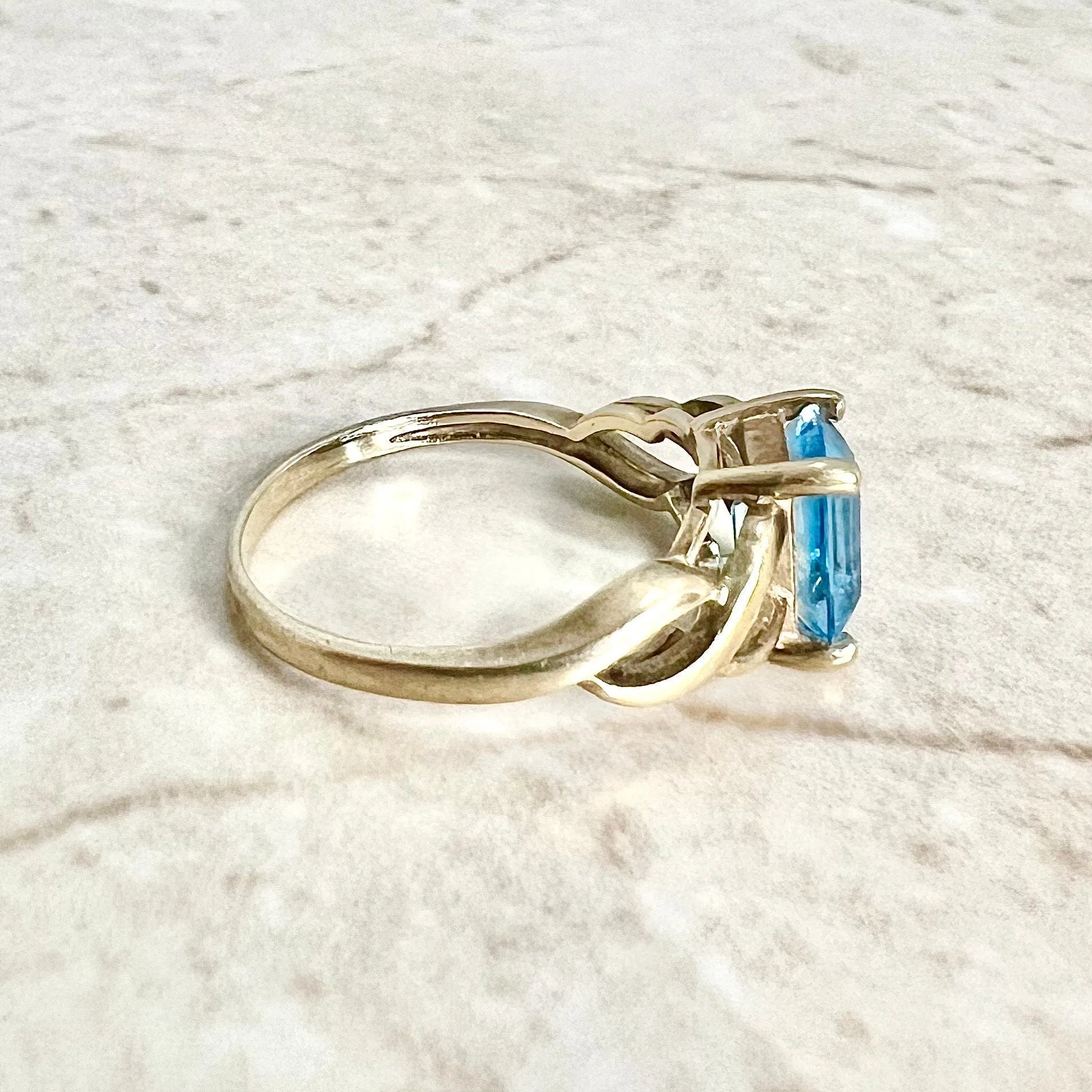 Vintage 10 Karat Yellow Gold 2.25 Carats Emerald Cut Swiss Blue Topaz Solitaire Ring