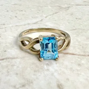 Vintage 10 Karat Yellow Gold 2.25 Carats Emerald Cut Swiss Blue Topaz Solitaire Ring