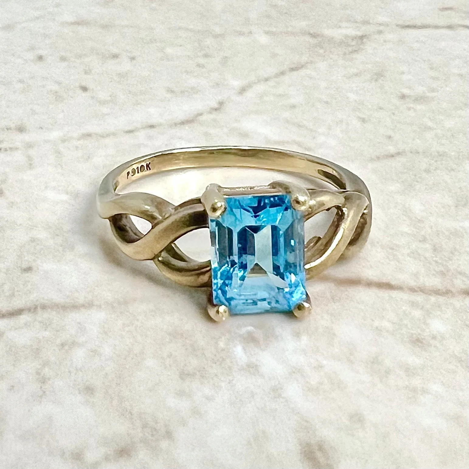 Vintage 10 Karat Yellow Gold 2.25 Carats Emerald Cut Swiss Blue Topaz Solitaire Ring