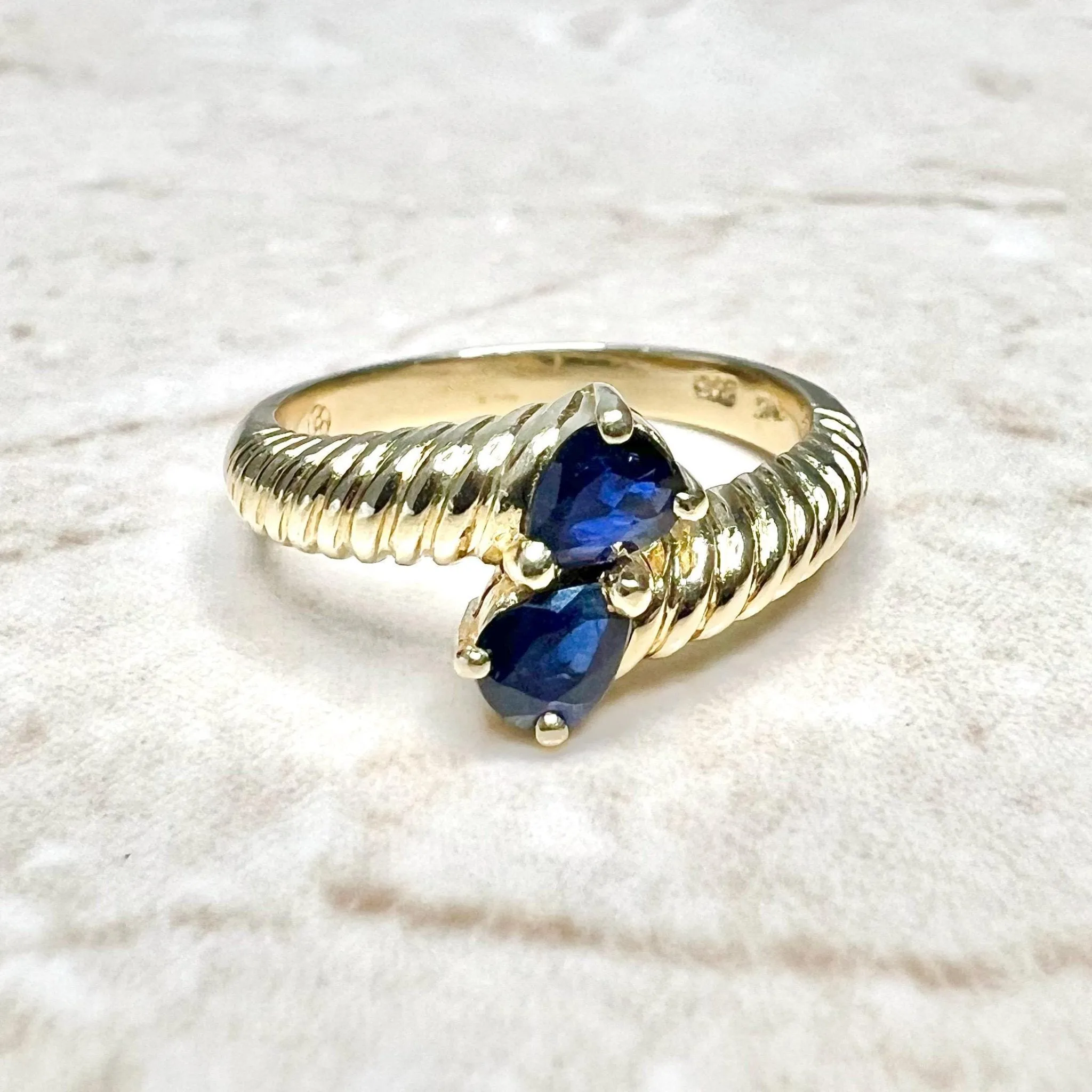 Vintage 14 Karat Yellow Gold Natural Blue Sapphire Toi Et Moi Ring
