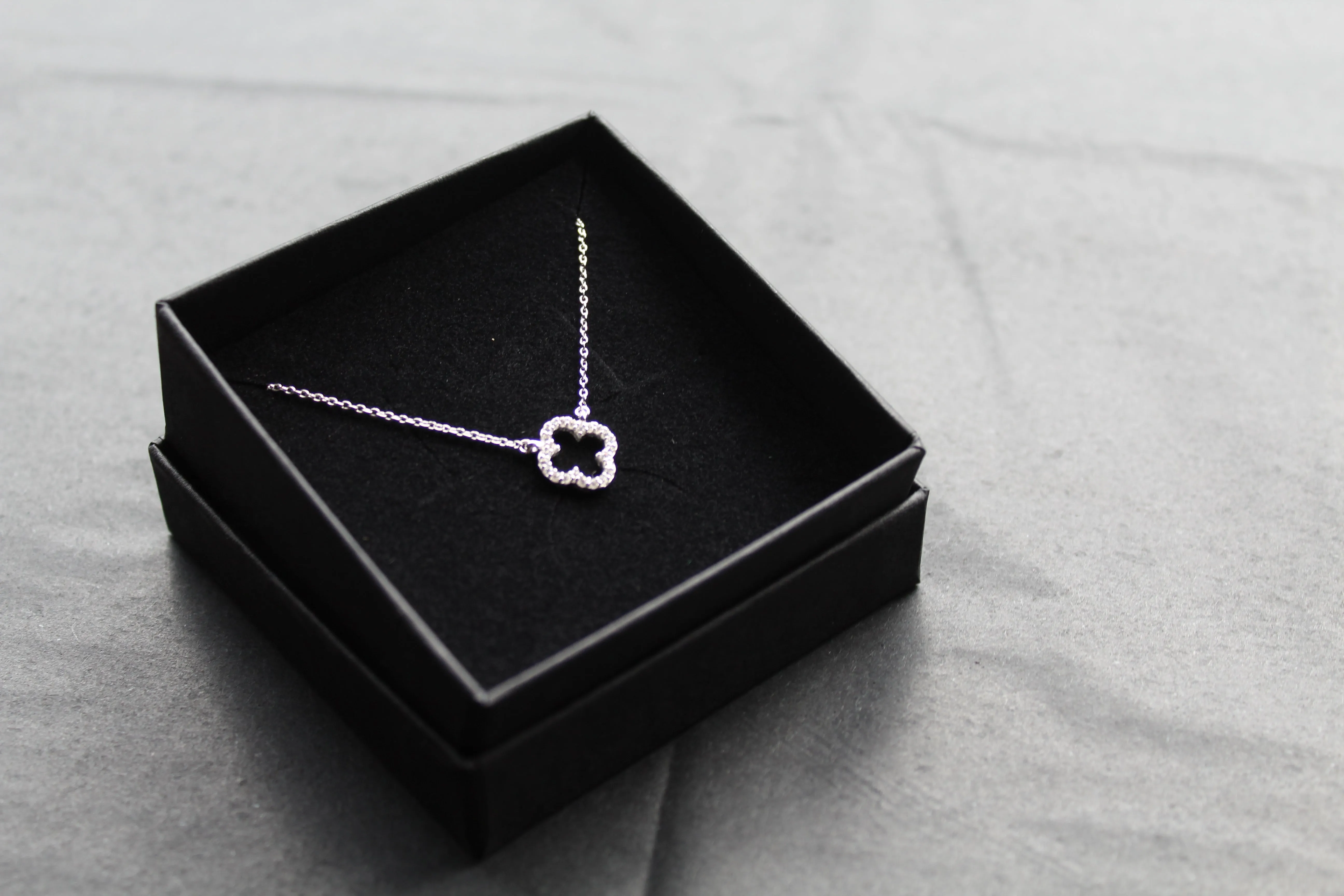 Vintage Open Flower Necklace