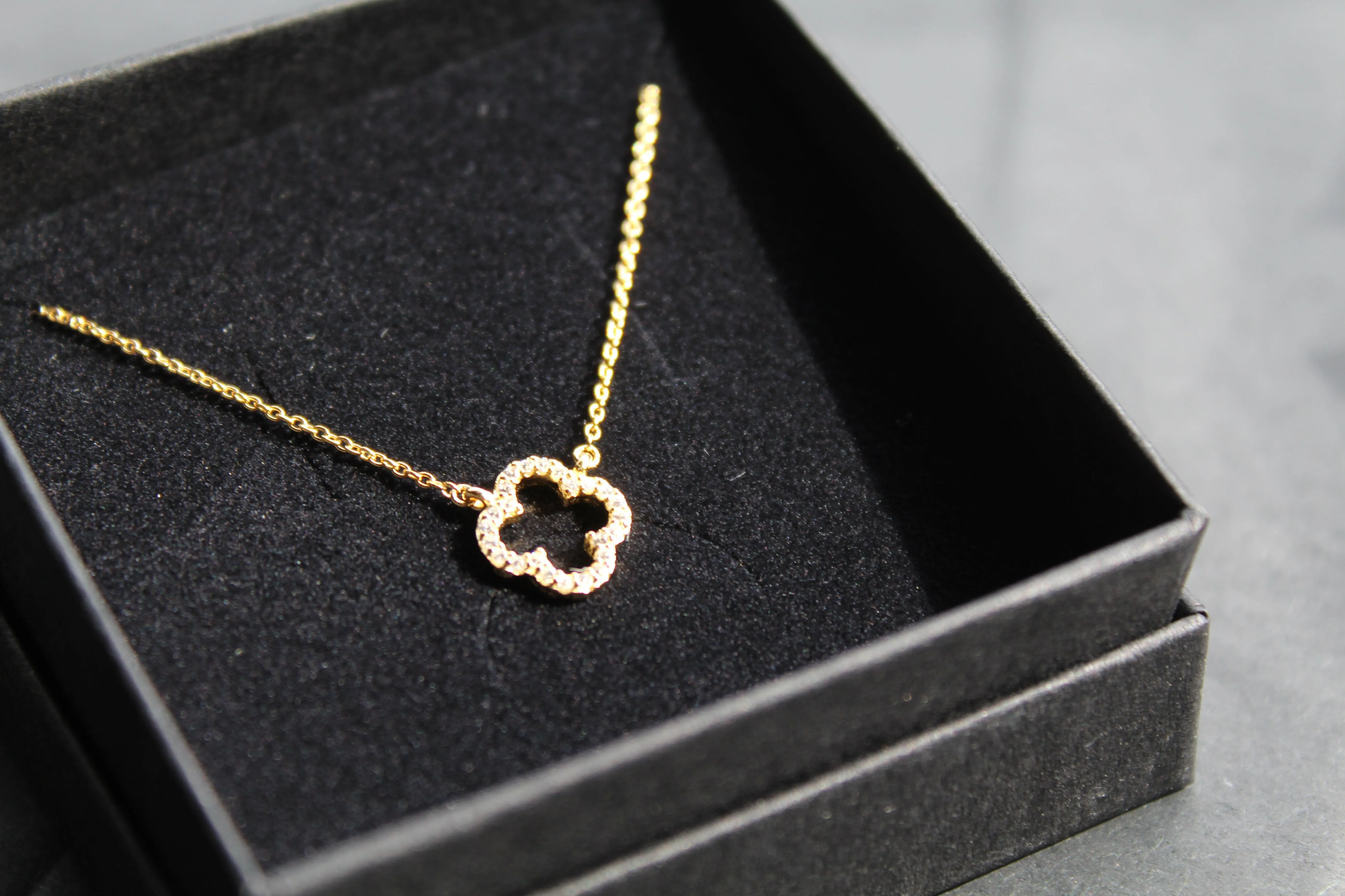 Vintage Open Flower Necklace
