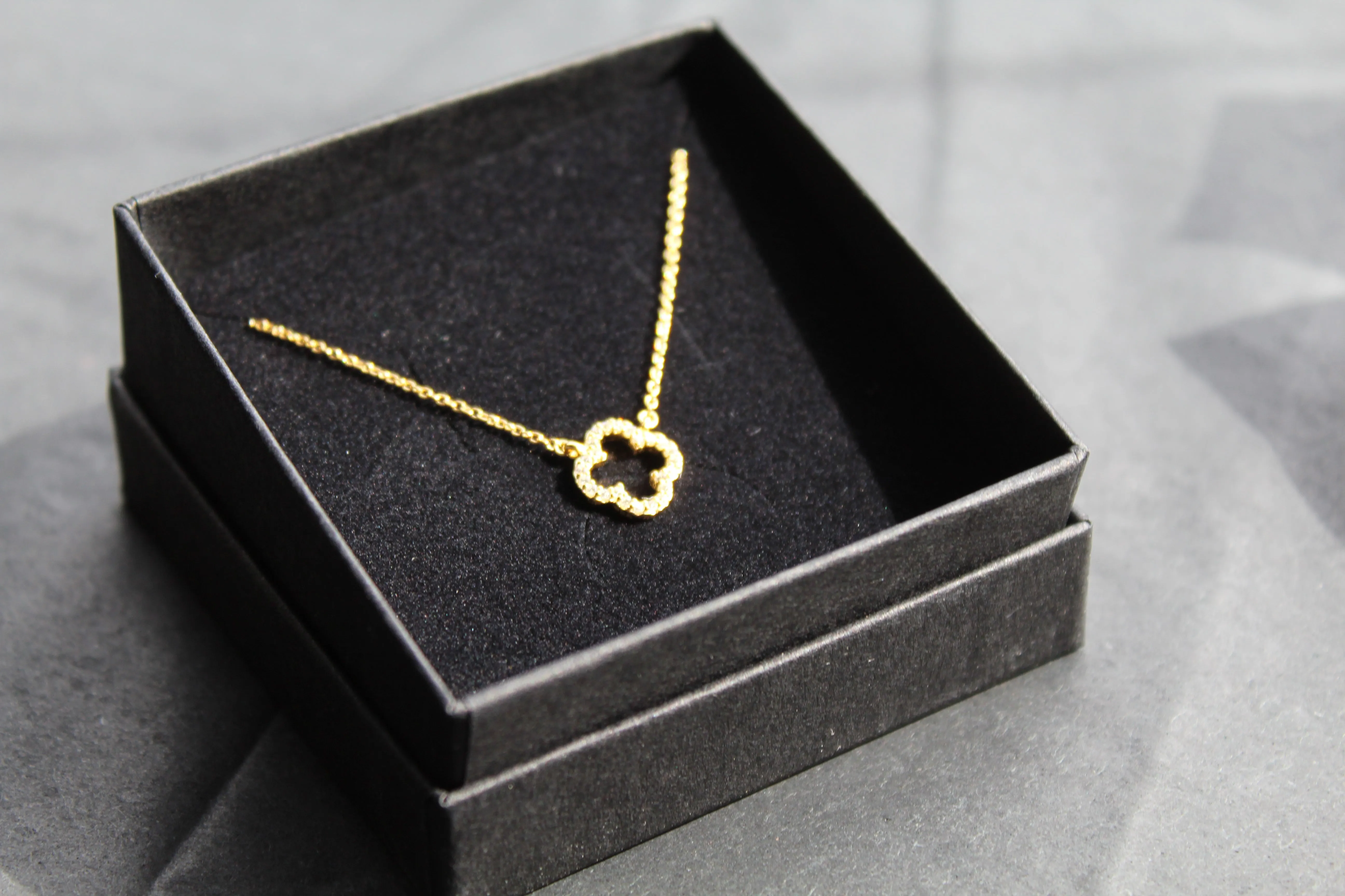 Vintage Open Flower Necklace