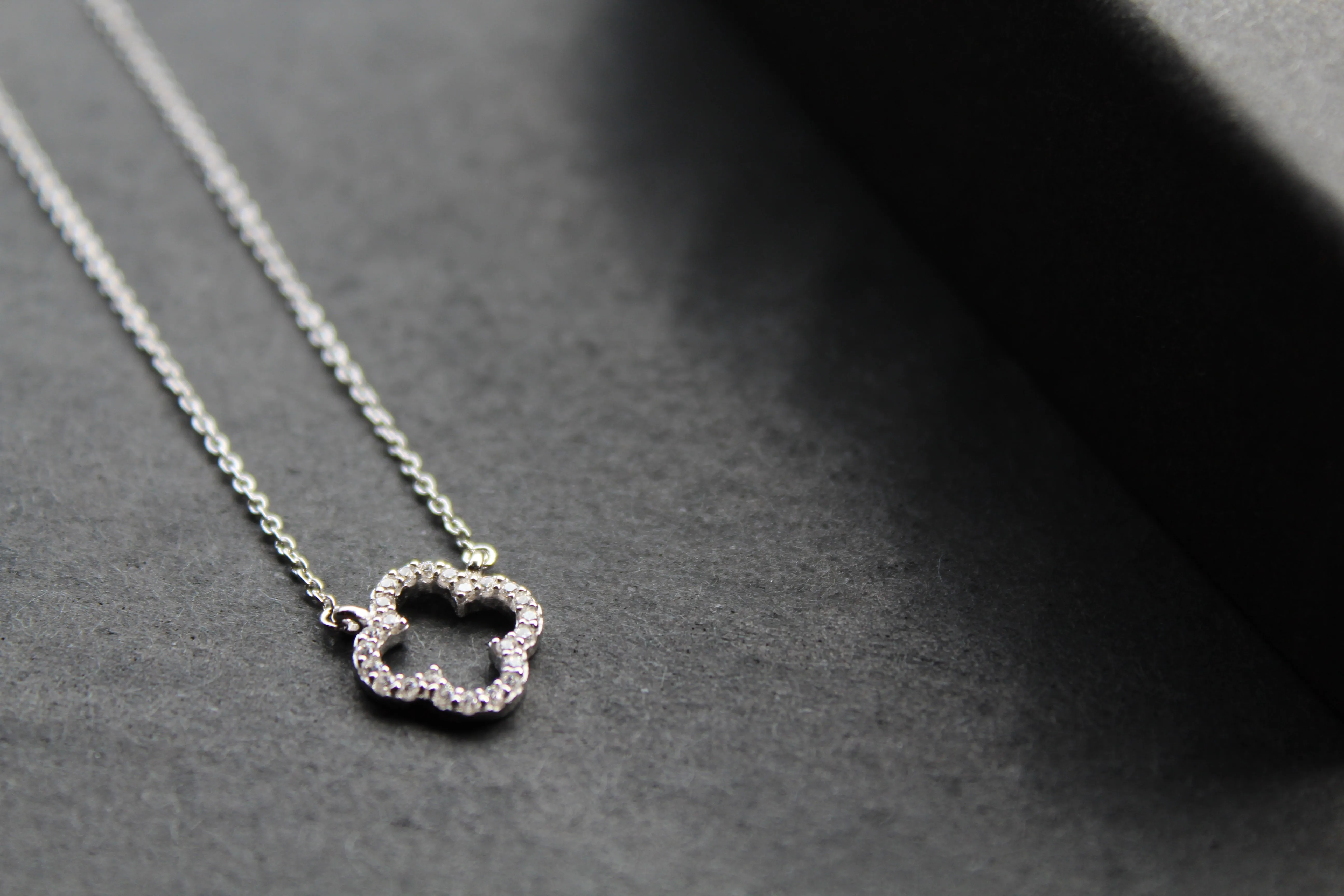 Vintage Open Flower Necklace