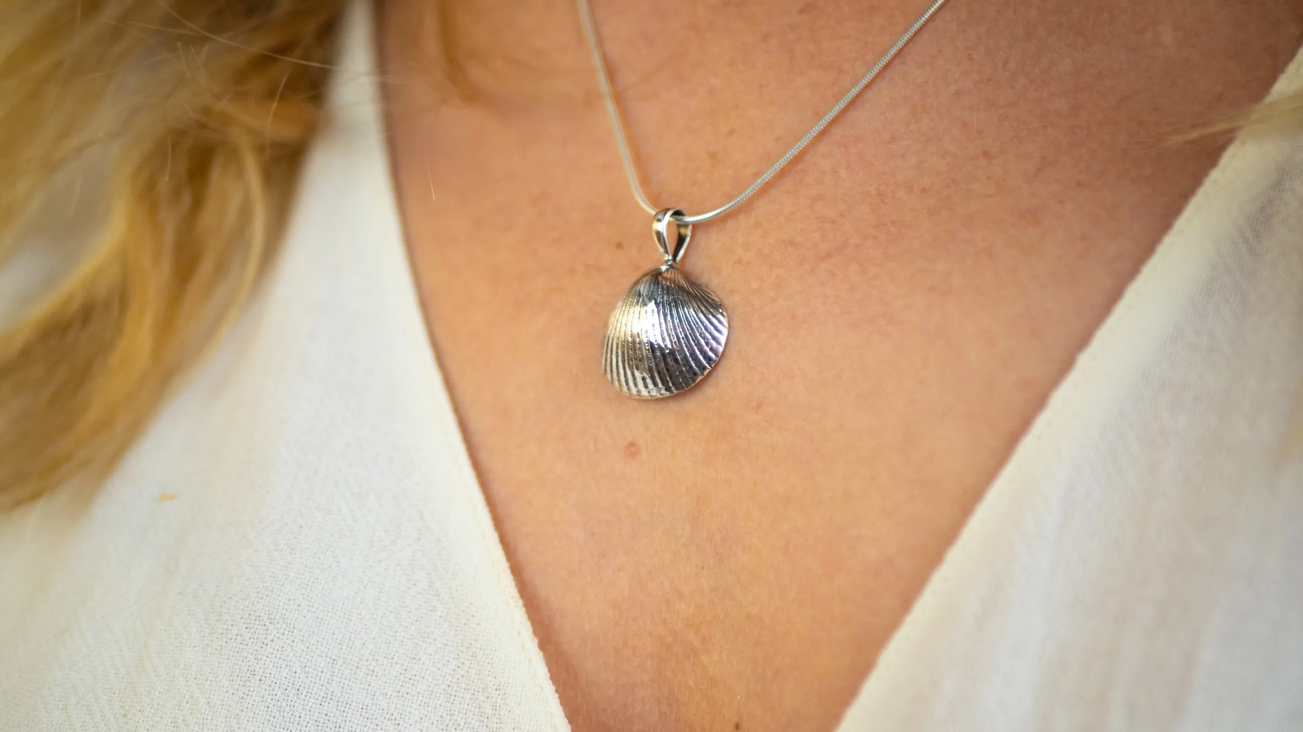 Wildlife Pendant - Cockle Shell With Chain